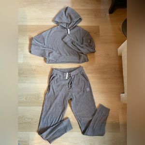 Alo Muse Sweatpant and Sweatshirt